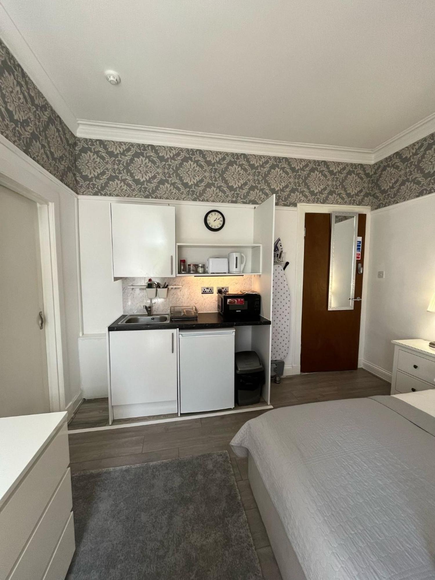 Bemersyde Guest House กลาสโกว์ ภายนอก รูปภาพ