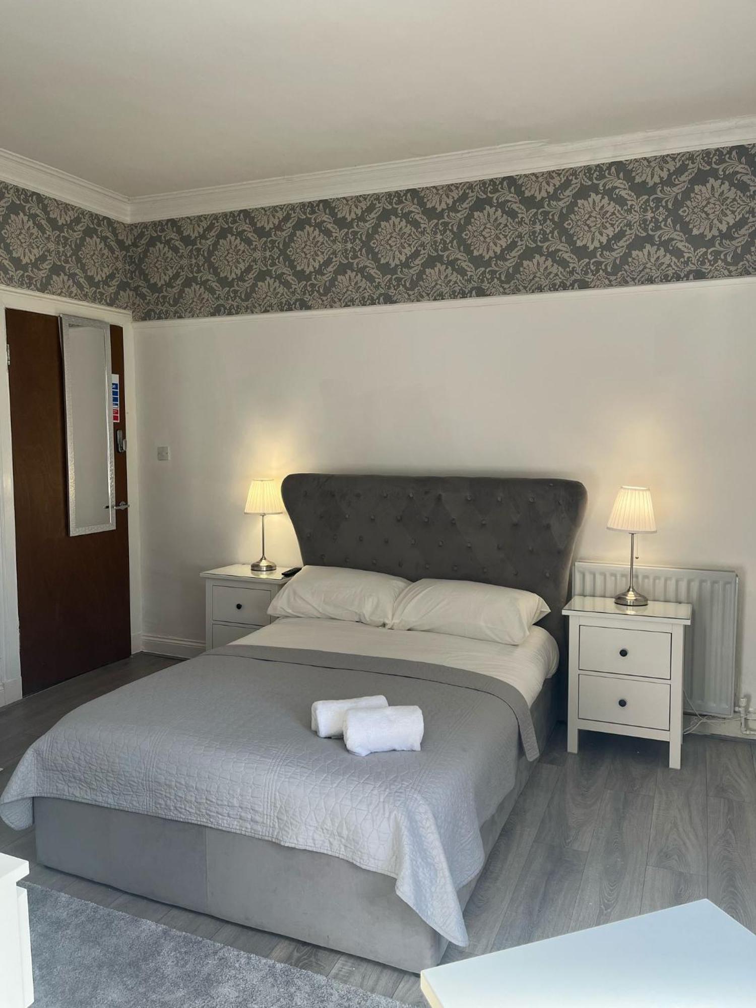Bemersyde Guest House กลาสโกว์ ภายนอก รูปภาพ